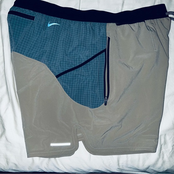 Nike Trail Men's Gray and Teal Athletic Shorts - Picture 3 of 4